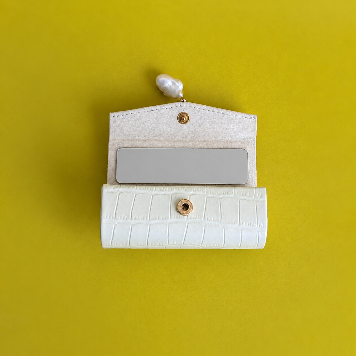 White Baroque Pearl Lipstick Case